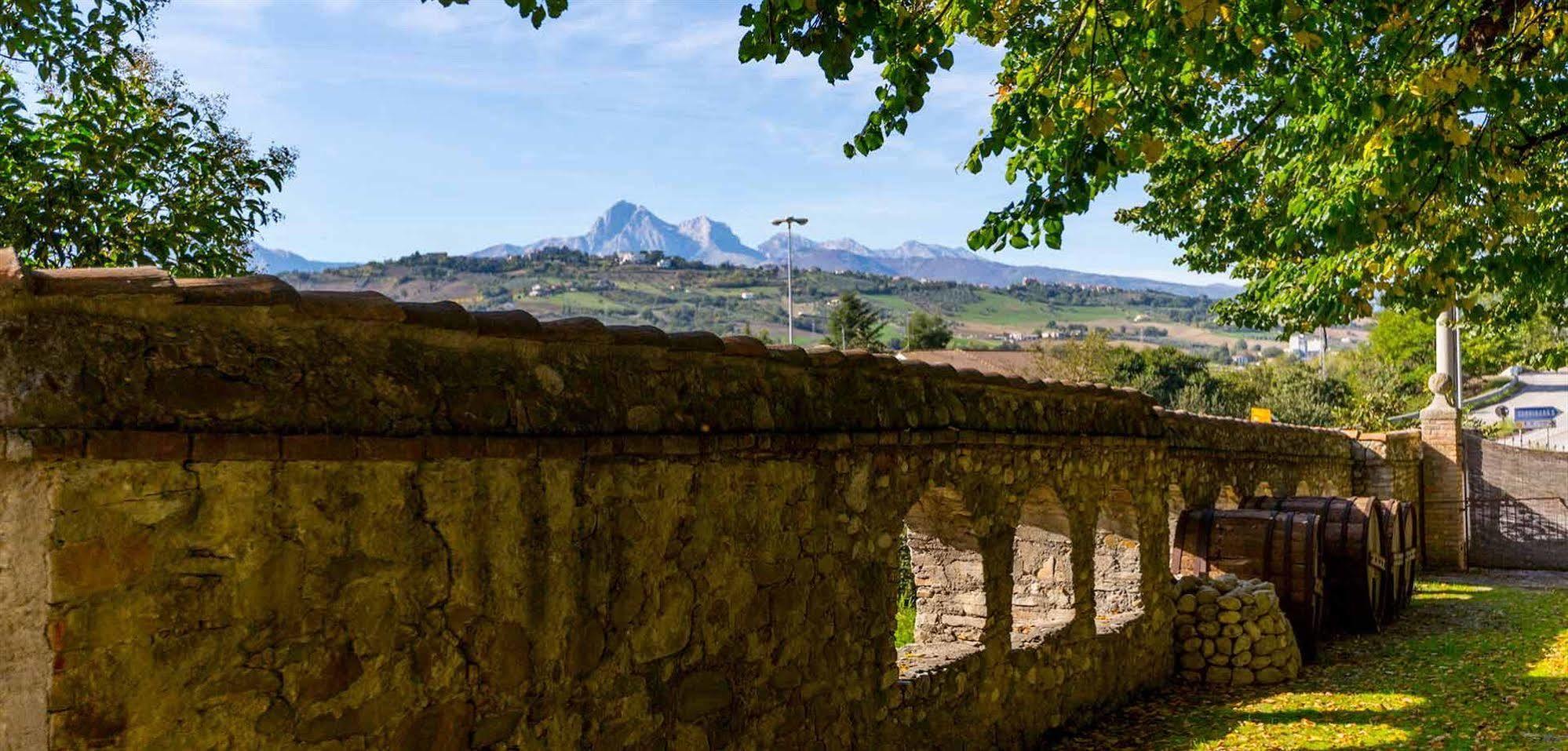 Villa Vomano Corte Dei Tini מראה חיצוני תמונה