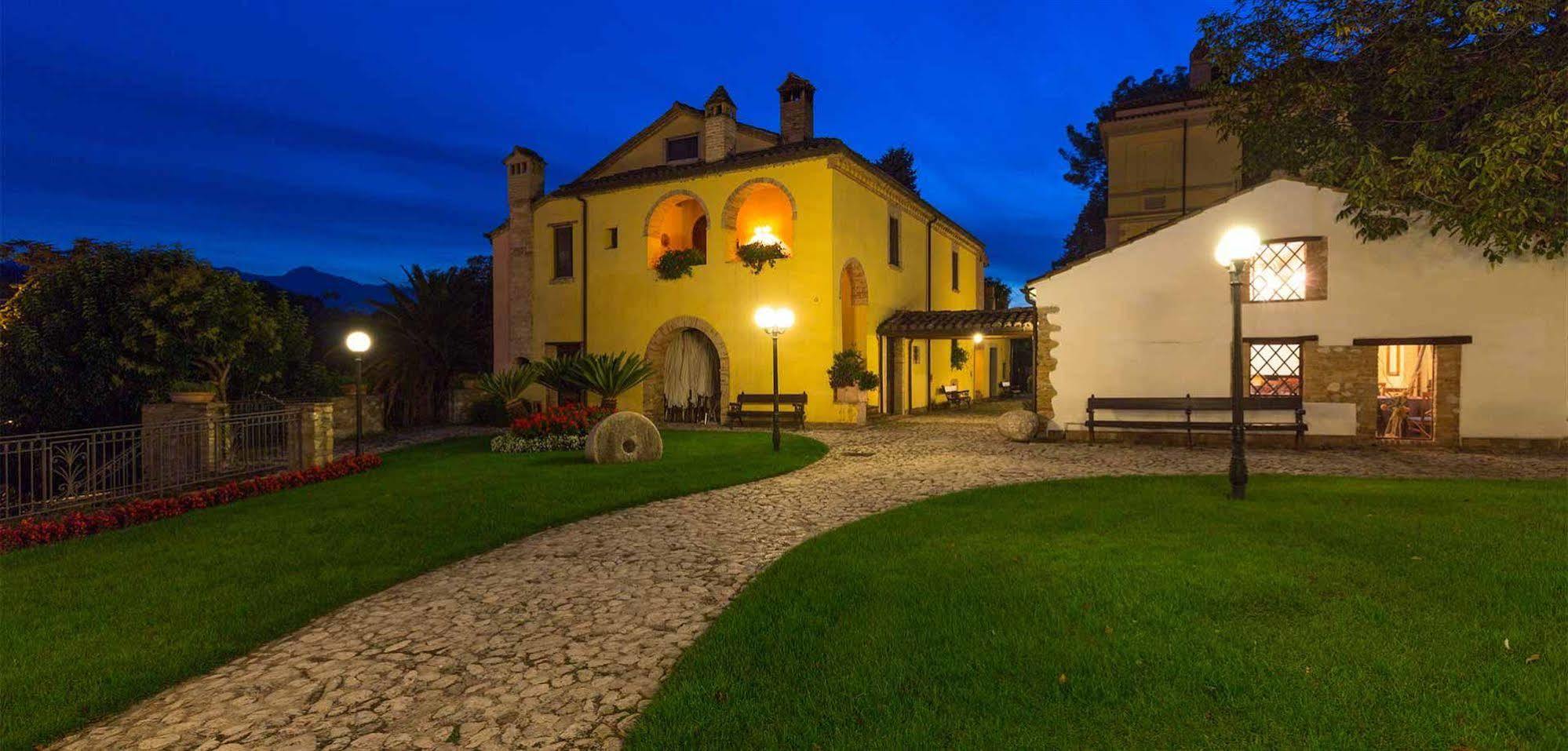 Villa Vomano Corte Dei Tini מראה חיצוני תמונה