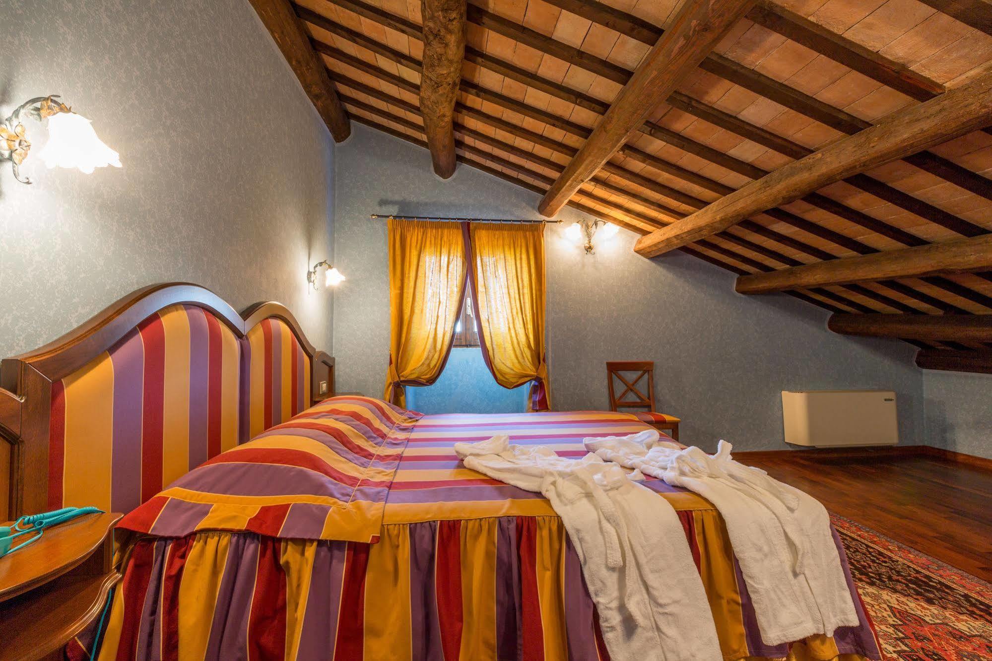 Villa Vomano Corte Dei Tini מראה חיצוני תמונה